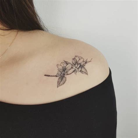 Tatuajes en el pecho para mujer